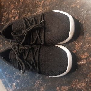 Aldo tennis shoes size 6